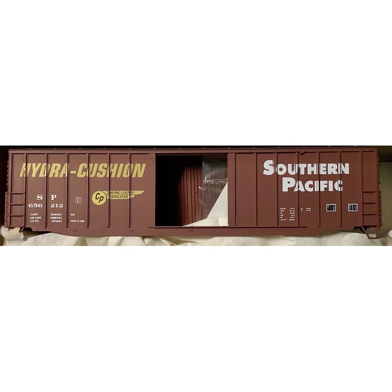 Accurail 5608 HO Scale Southern Pacific 50′ Ext Post Box Kit