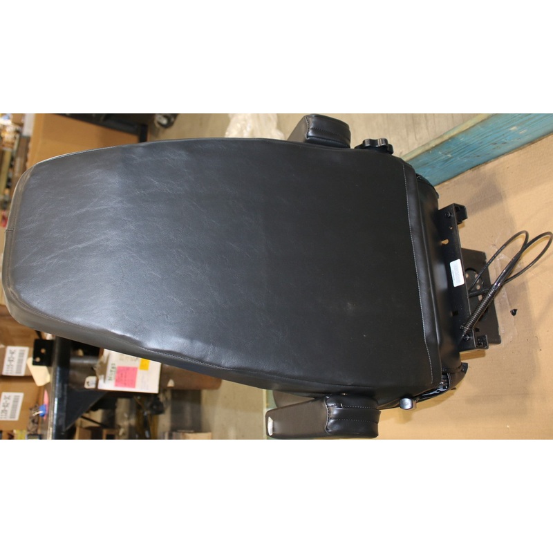 BOSTROM – 2339177-544 – SEAT ASM T915 HI-BACK BLK VINYL R&L ARM COMPLETE